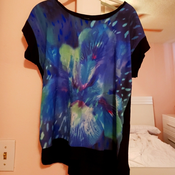 2 tops size small - Picture 3 of 8